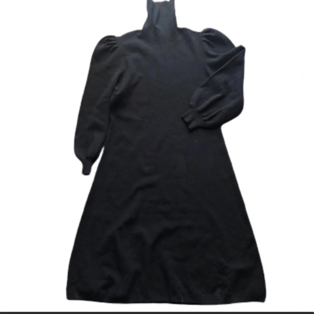 Long, puffy sleeve dress - Picture 2 of 8